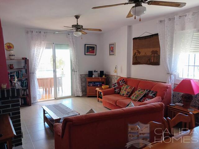 Villa Vista Buena: Resale Villa for Sale in Arboleas, Almería