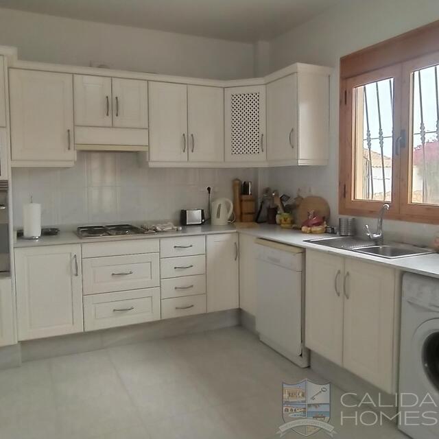 Villa Vista Magnifica: Resale Villa for Sale in Arboleas, Almería