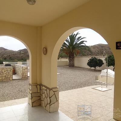 Villa Vista Magnifica: Resale Villa in Arboleas, Almería