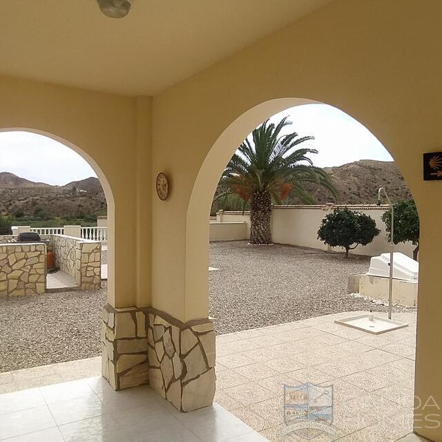 Villa Vista Magnifica: Resale Villa for Sale in Arboleas, Almería