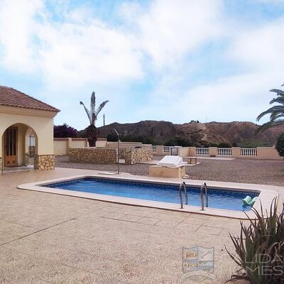 Villa Vista Magnifica: Resale Villa in Arboleas, Almería