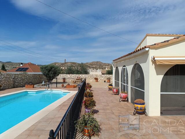 Villa Welcome : Resale Villa for Sale in Arboleas, Almería