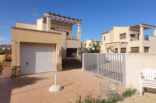 Villa Willmas : Resale Villa for Sale in Sorbas, Almería