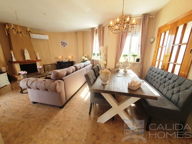 Villa Willow: Resale Villa for Sale in Partaloa, Almería