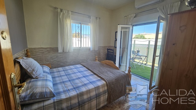 Villa Zinnia: Resale Villa for Sale in Partaloa, Almería