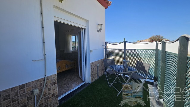 Villa Zinnia: Resale Villa for Sale in Partaloa, Almería
