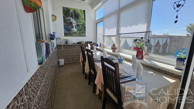 Villa Zinnia: Resale Villa for Sale in Partaloa, Almería