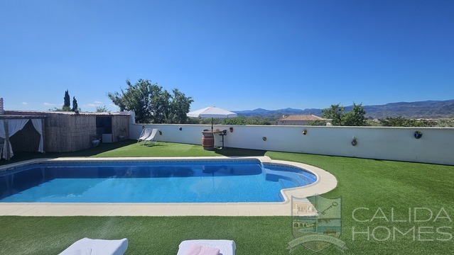 Villa Zinnia: Resale Villa for Sale in Partaloa, Almería