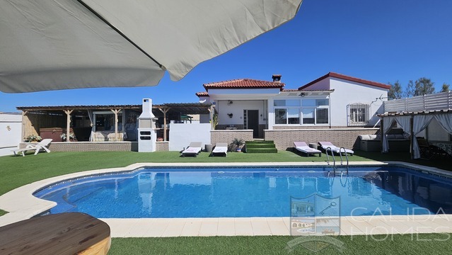 Villa Zinnia: Resale Villa for Sale in Partaloa, Almería