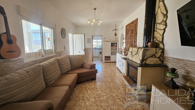 Villa Zinnia: Resale Villa for Sale in Partaloa, Almería