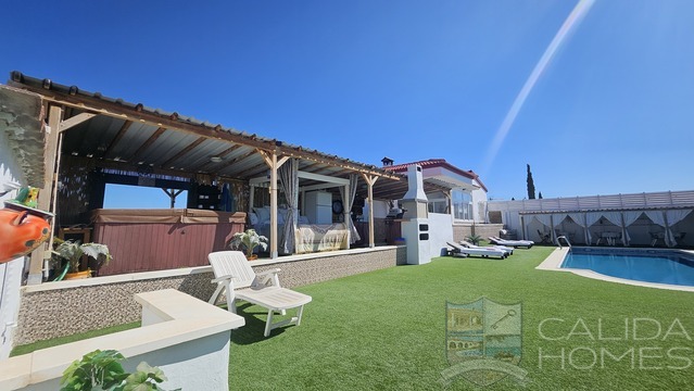 Villa Zinnia: Resale Villa for Sale in Partaloa, Almería