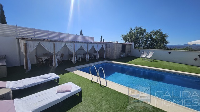 Villa Zinnia: Resale Villa for Sale in Partaloa, Almería