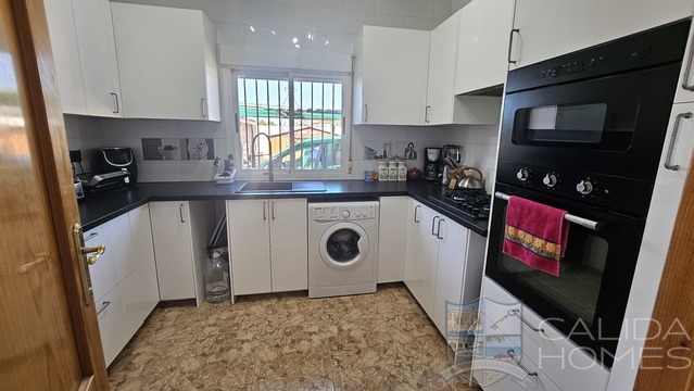 Villa Zinnia: Resale Villa for Sale in Partaloa, Almería