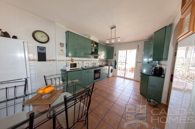 Villas Nueva: Resale Villa for Sale in Cucador, Almería