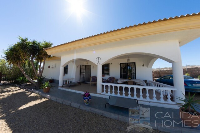 Villas Nueva: Resale Villa for Sale in Cucador, Almería